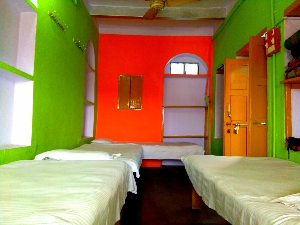 Yogi Lodge Varanasi Exterior photo